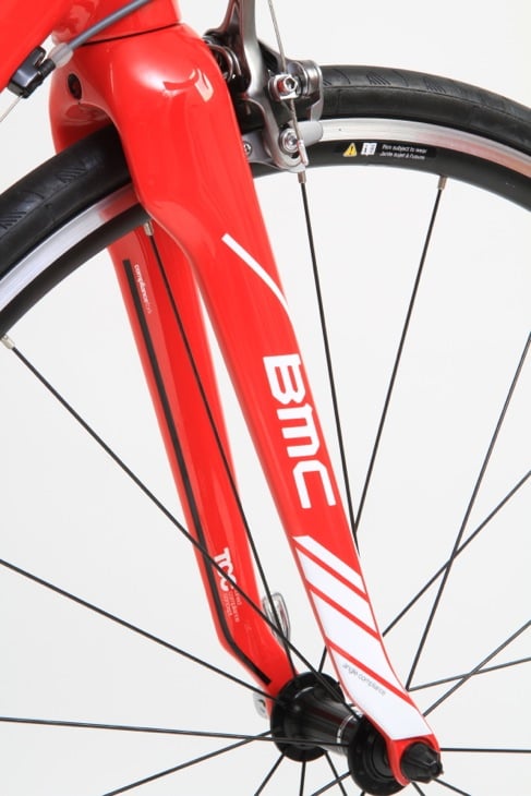 BMC granfondo GF02 振動吸収性能とダイレクトな乗り味を兼備